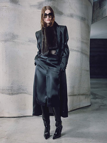 Пальто из шелка, 1