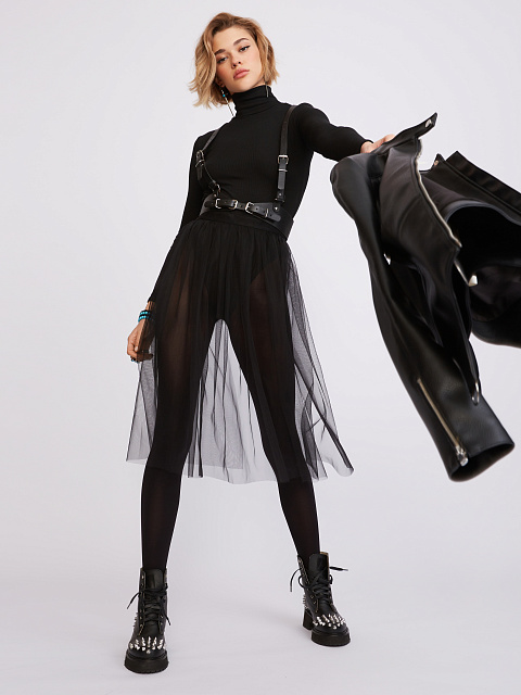 Монохромные черные ботинки из кожи с шипами, 6 Монохромные черные ботинки из кожи с шипами, 6