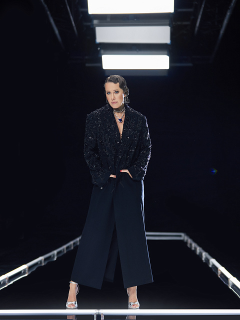 Черное пальто из шерсти с цветочной вышивкой, 6