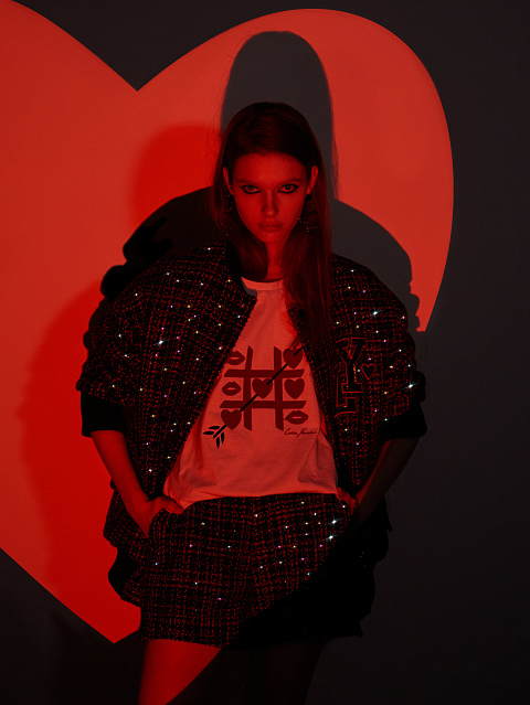 Белая футболка с бархатным принтом, 4 Белая футболка с бархатным принтом, 4