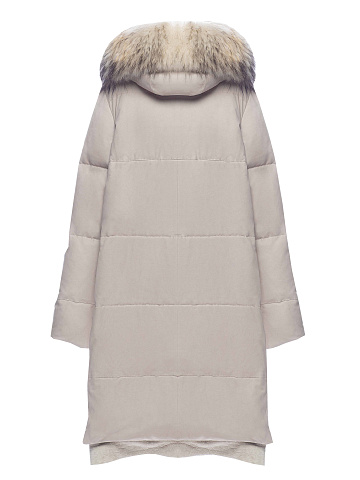 Длинный пуховик из бежевой замши с опушкой из енота и вставками из крокодила, 2