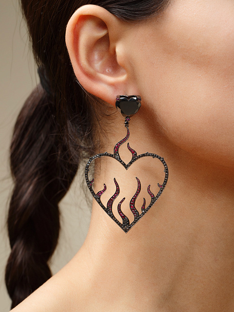 Серьги из черненого золота, бриллиантов и рубинов, 2