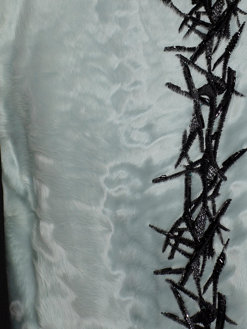 Голубой жилет из меха свакара с вышивкой, 3