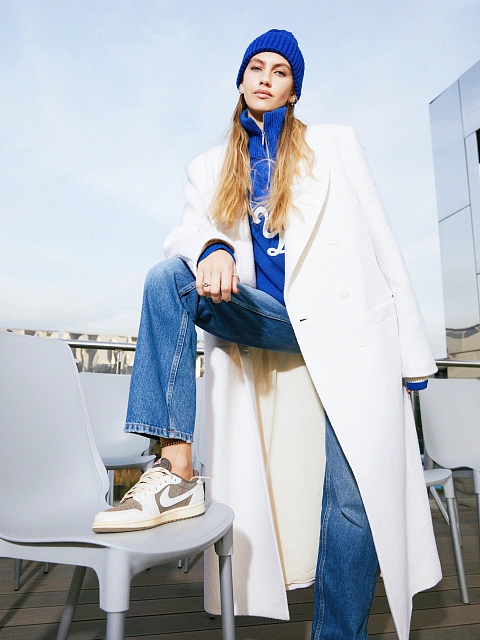 Синяя вязаная шапка в рубчик, 6