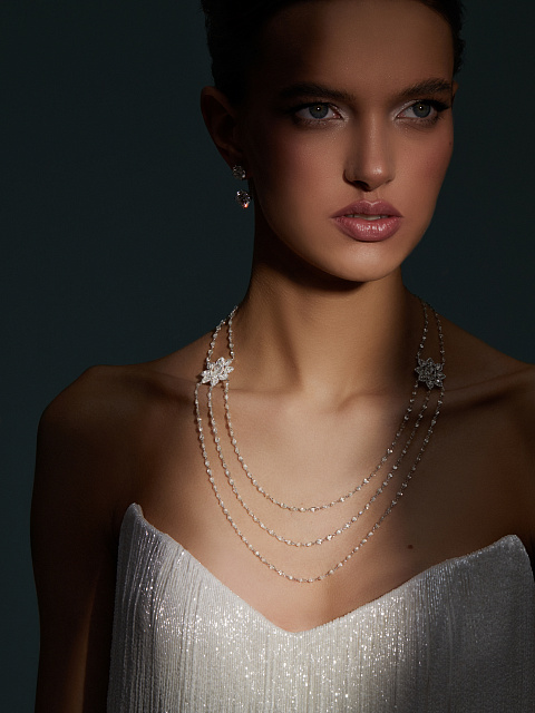 Колье из белого золота с бриллиантами огранки «бриолет» и огранки «груша», 9 Колье из белого золота с бриллиантами огранки «бриолет» и огранки «груша», 9