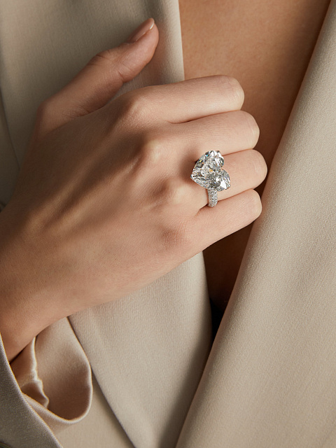 Кольцо из белого золота с бриллиантом в форме сердца, 5 Кольцо из белого золота с бриллиантом в форме сердца, 5