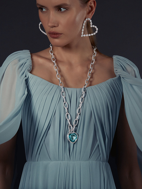 Серьги в виде сердец из белого золота с бриллиантами, 8 Серьги в виде сердец из белого золота с бриллиантами, 8