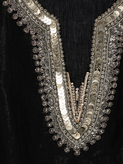 Черное платье-мини из льна с вышивкой, 3