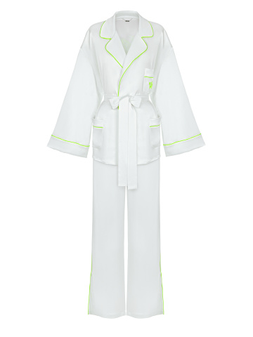 Белый домашний костюм из шелка с неоново-зеленой вышивкой, 1