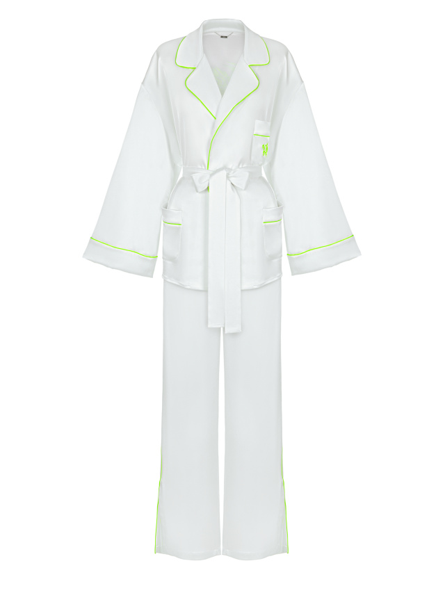 Белый домашний костюм из шелка с неоново-зеленой вышивкой, 1