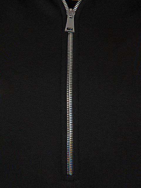 Черный костюм с укороченной толстовкой и бежевой вышивкой, 5