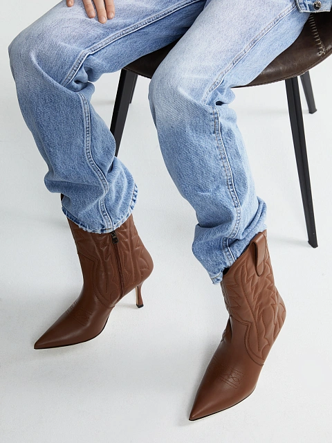 Коричневые кожаные казаки на каблуке, 7