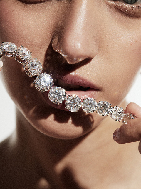 Колье из белого золота с бриллиантами круглой огранки, 10 Колье из белого золота с бриллиантами круглой огранки, 10