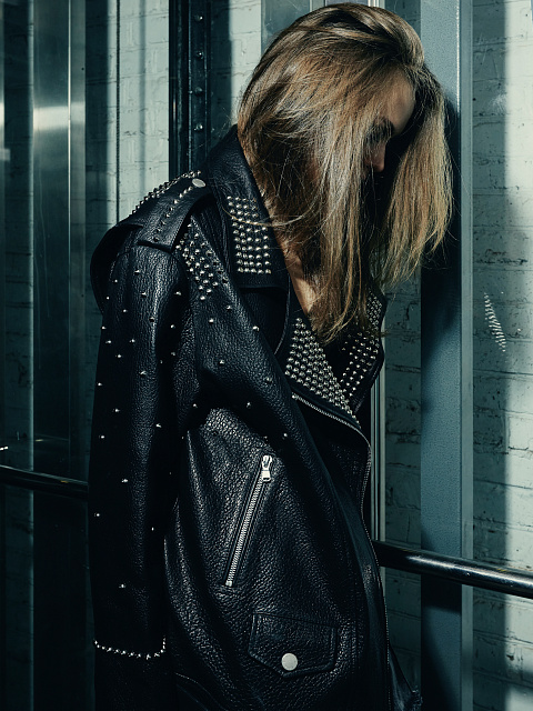 Объемная черная косуха с шипами, 10