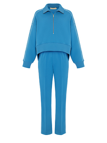 Ярко-голубой костюм с укороченной толстовкой и белой вышивкой, 1