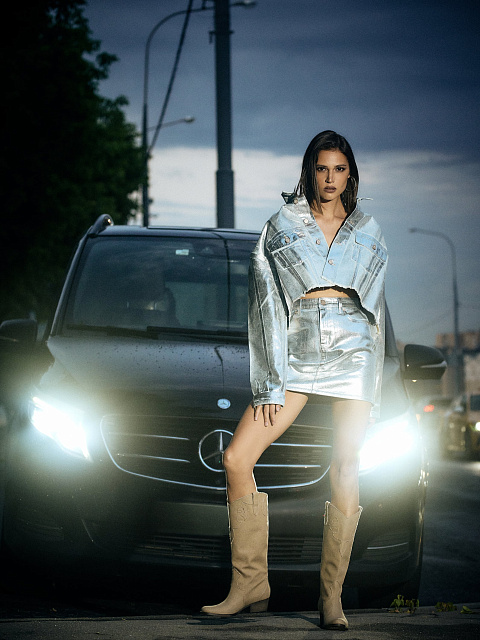 Голубая укороченная джинсовка с серебряным напылением, 12