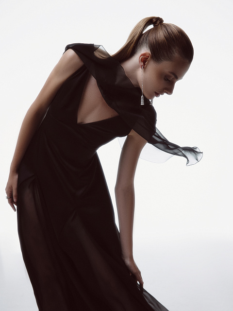 Черное шелковое платье-макси с накидкой из шифона и кружева, 7