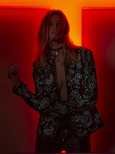 Черный кожаный жакет с вышивкой бирюзой и камнями, 4