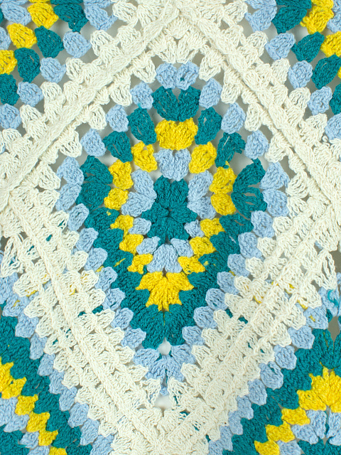 Молочный вязаный топ в технике кроше, 3