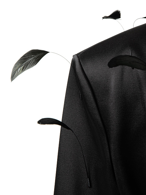 Черное платье-мини с перьями, 6