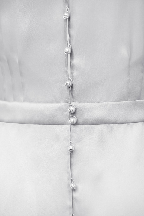 Серое платье из органзы с вышивкой жемчугом, 3