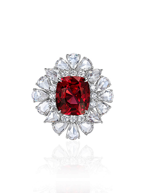 Кольцо из белого золота с родолитом и бриллиантами, 6