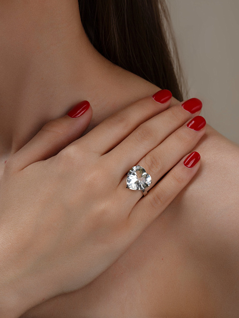 Кольцо из белого золота с бесцветным топазом огранки «сердце», 3 Кольцо из белого золота с бесцветным топазом огранки «сердце», 3