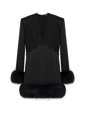 Черное платье-мини с кружевом и мехом, 1