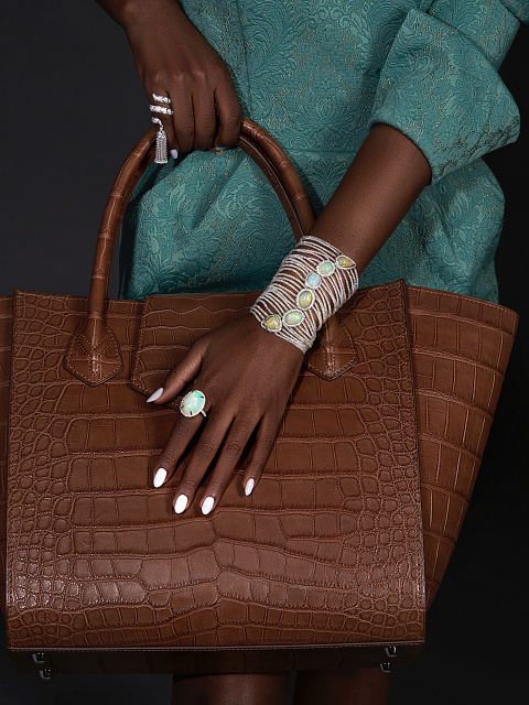 Кольцо-кисть из белого золота с аквамаринами и бриллиантами, 5 Кольцо-кисть из белого золота с аквамаринами и бриллиантами, 5