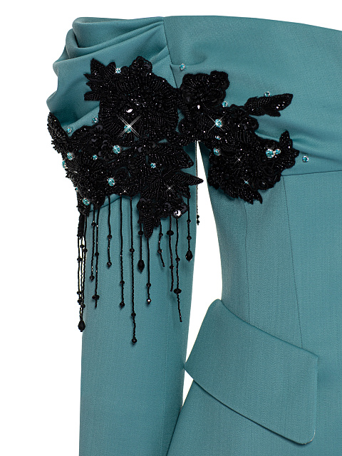 Голубой костюм-двойка с открытыми плечами и вышивкой, 8 Голубой костюм-двойка с открытыми плечами и вышивкой, 8