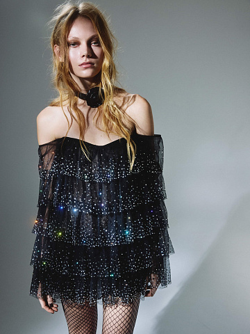 Черное платье-мини со стразами, 2