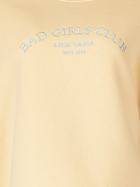 Песочный свитшот Bad Girls Club с серой вышивкой, 3 Песочный свитшот Bad Girls Club с серой вышивкой, 3