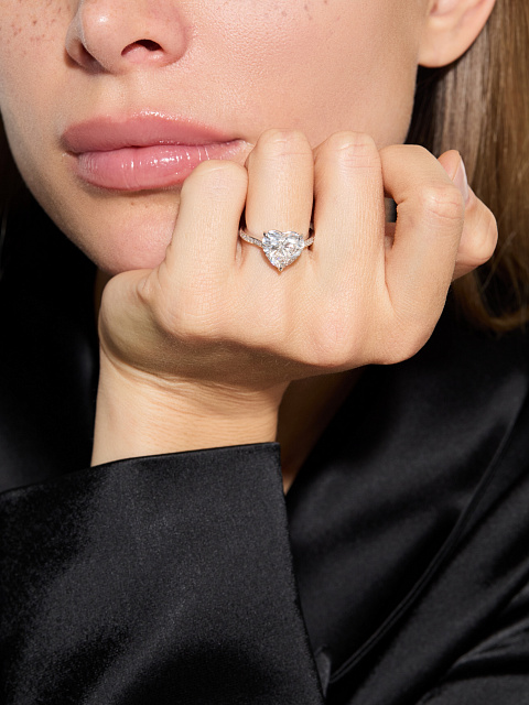 Кольцо с бриллиантом LG в огранке «сердце», 3 Кольцо с бриллиантом LG в огранке «сердце», 3