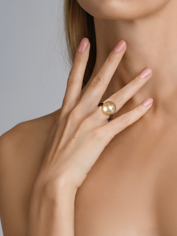 Кольцо из черненого золота с бриллиантами и жемчужиной Таити, 2