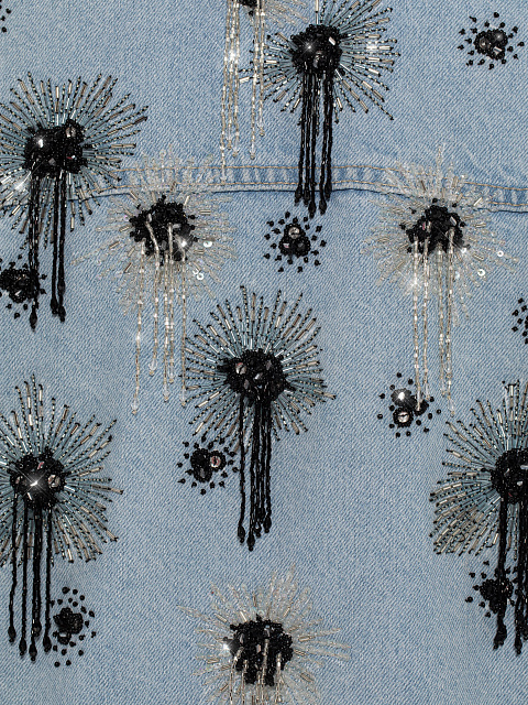 Голубая джинсовая куртка с черно-белой вышивкой из бисера, 4 Голубая джинсовая куртка с черно-белой вышивкой из бисера, 4