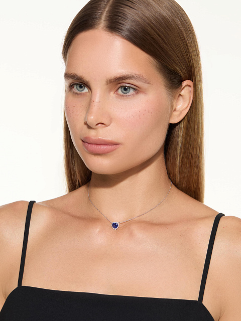 Колье из белого золота с сапфиром в огранке «сердце» и бриллиантами, 3