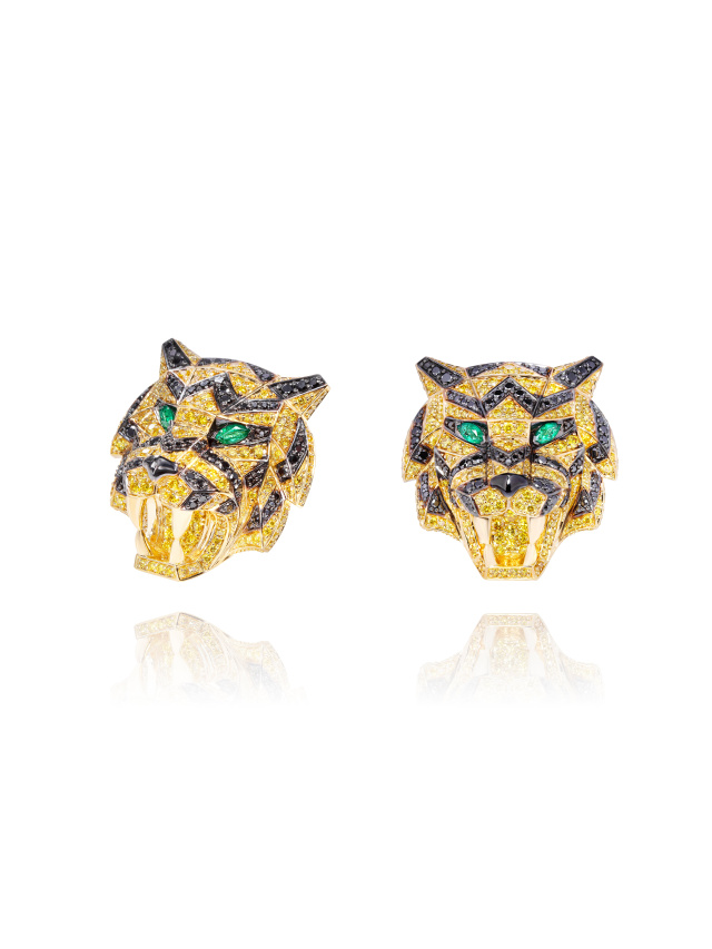 Золотые серьги-гвоздики в виде тигров с черными, желтыми бриллиантами и изумрудами, 1