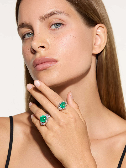 Кольцо из белого золота с изумрудами и бриллиантами, 4 Кольцо из белого золота с изумрудами и бриллиантами, 4