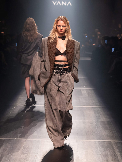 Look #5, 1 Look #5, 1