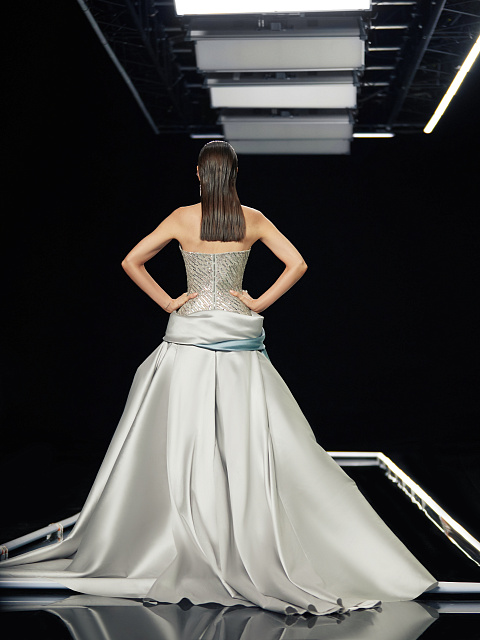 Серое платье-макси из тафты с корсетным верхом в пайетках, 7