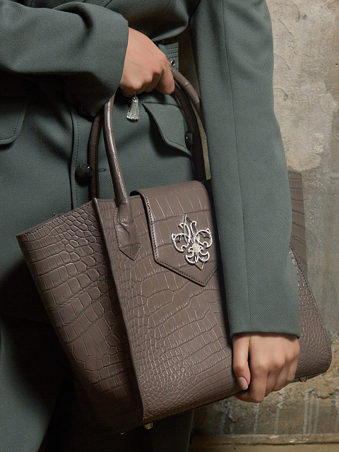 Сумка-тоут из кожи крокодила с лилией из серебра с бриллиантами и лунным камнем, 2 Сумка-тоут из кожи крокодила с лилией из серебра с бриллиантами и лунным камнем, 2