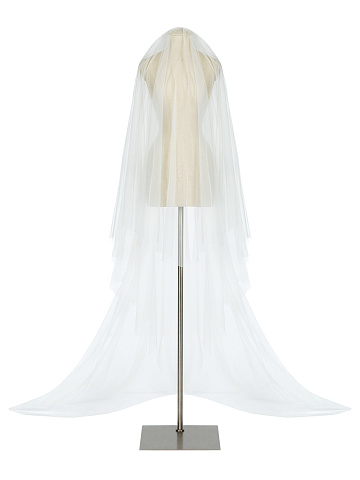 Белая длинная фата со шлейфом, 1