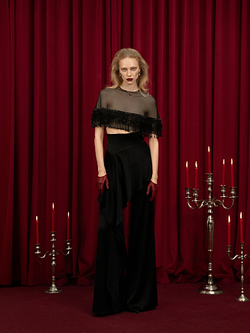 Черные брюки из шелка с асимметричным воланом, 2