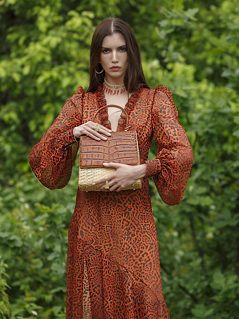 Плетеная сумка с клапаном из кожи крокодила, 5 Плетеная сумка с клапаном из кожи крокодила, 5