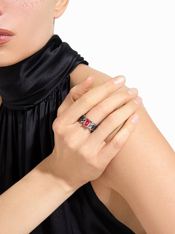 Кольцо из черненого золота с розовым бриллиантом LG, 1