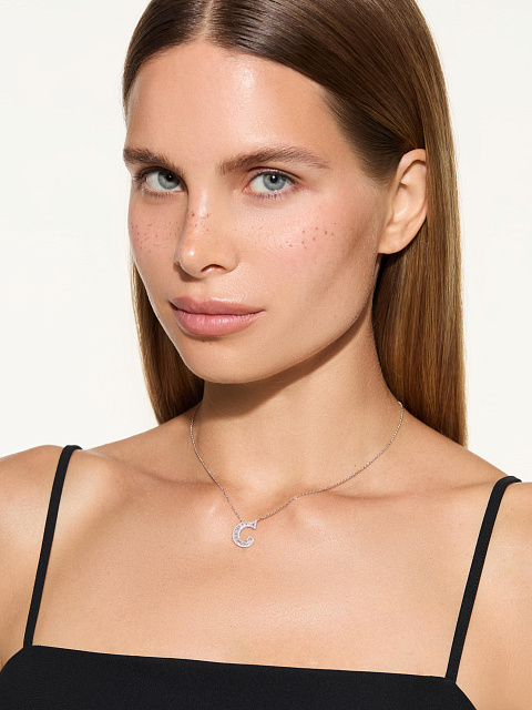 Колье с кулоном из белого золота и бриллиантов в виде буквы С, 2