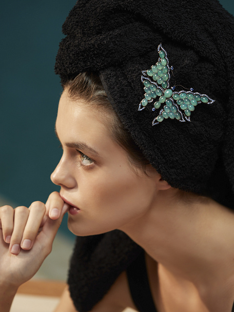 Брошь из черненого золота с сапфирами и хризопразами, 2