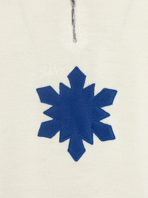 Белый вязаный пуловер со снежинкой, 3