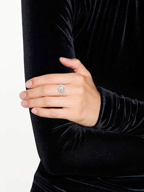 Кольцо из белого золота с бриллиантами в круглой огранке, 4 Кольцо из белого золота с бриллиантами в круглой огранке, 4