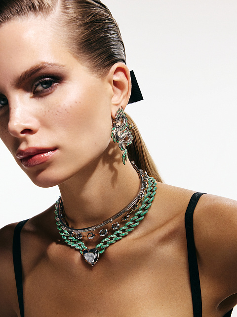 Колье из черненого золота с черным бриллиантом и изумрудами, 2